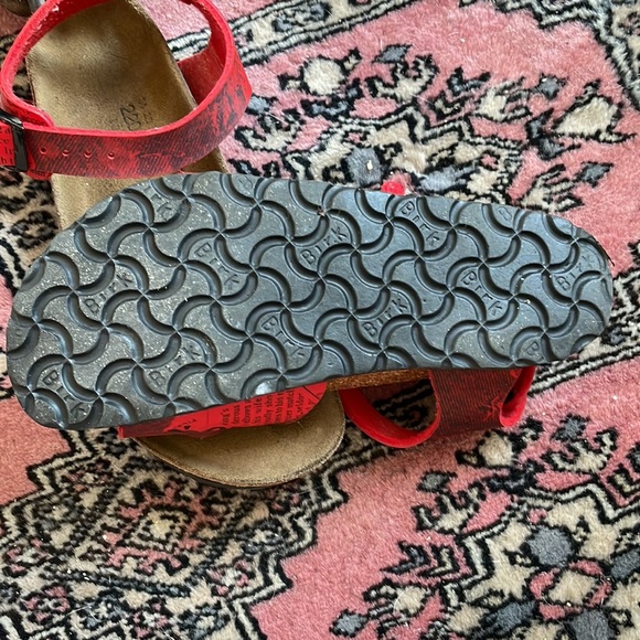 BIRKENSTOCK RED WITH NEWSPAPER PRINT - Picture 3 of 3